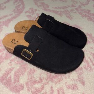 Yoki Gila Black Suede Mule Clogs with Buckle Women’s 8.5